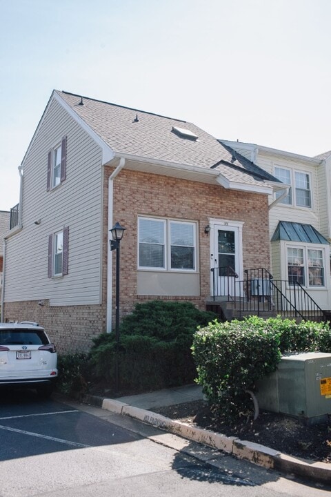 92 N Bedford St in Arlington, VA - Foto de edificio