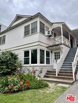 14516 Benefit St in Los Angeles, CA - Building Photo