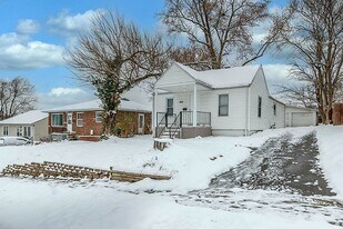 9523 Theodosia Ave in Overland, MO - Building Photo