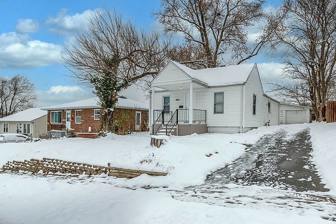 9523 Theodosia Ave in Overland, MO - Building Photo