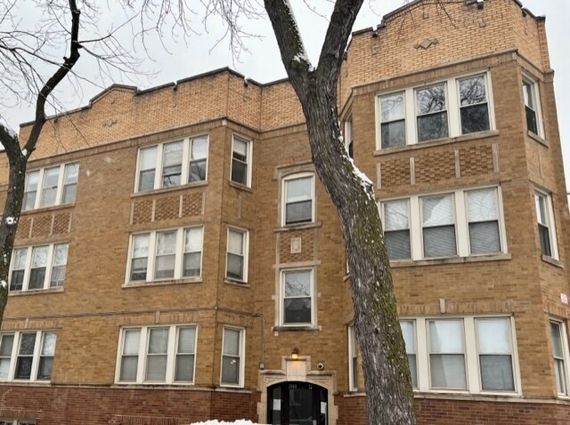 property at 3914 W Cortland St