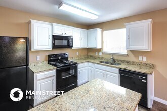 5922 Hickory Canyon in San Antonio, TX - Building Photo - Building Photo