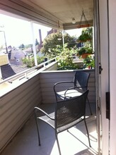 7100 Greenwood Ave N, Unit 207 in Seattle, WA - Building Photo - Building Photo
