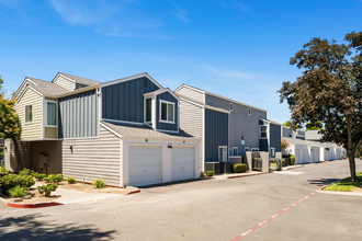 Southwind Court Apartments in Sacramento, CA - Building Photo - Building Photo