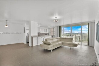 18041 Biscayne Blvd in Aventura, FL - Foto de edificio - Building Photo