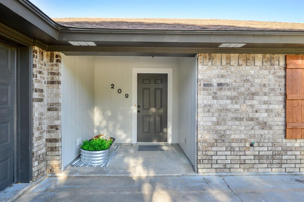 209 Prairie Wind Blvd in Stephenville, TX - Building Photo