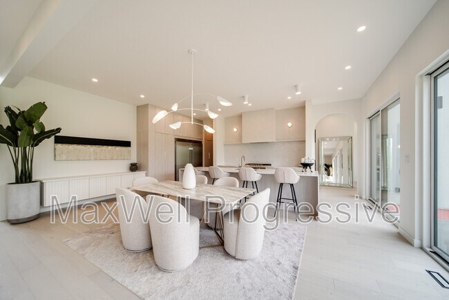 6090 Crawford Dr SW in Edmonton, AB - Building Photo - Building Photo