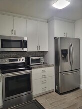4555 NW 99th Ave in Doral, FL - Building Photo - Building Photo