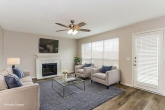 1631 Chapman St in Cedar Hill, TX - Foto de edificio - Building Photo