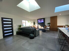 2009 Warfield Ave, Unit 2009 B in Redondo Beach, CA - Building Photo