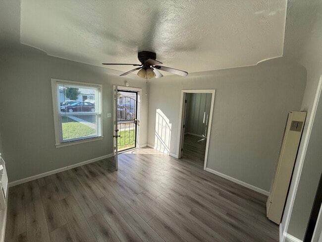 1812 Clayton Ave, Unit 8 in Modesto, CA - Building Photo - Building Photo