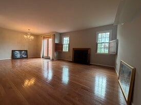 727 Jacques Cir in Chester Springs, PA - Building Photo