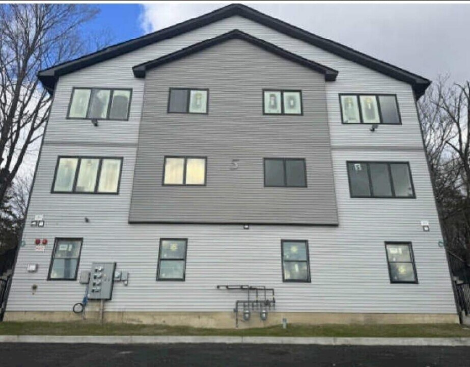 5 Fort Worth Pl in Monroe, NY - Building Photo