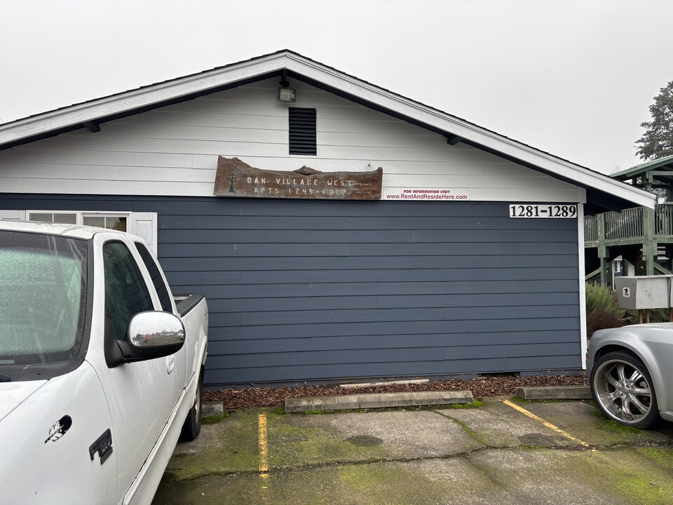 Oak Village West Apartments in Salem, OR - Building Photo