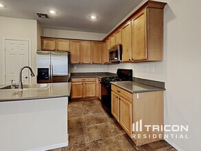 9256 W Sunny Oven Ct in Las Vegas, NV - Building Photo - Building Photo