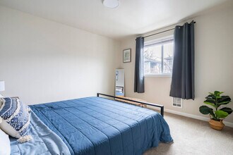 18255 73rd Ave NE in Kenmore, WA - Building Photo - Building Photo