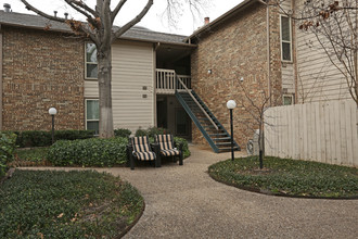 Cedarmont Apartments in Dallas, TX - Building Photo - Building Photo