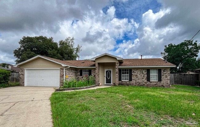 1304 Pine Hill Cir in Pensacola, FL - Building Photo - Building Photo