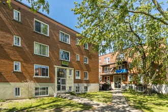 1520-1540 Décarie Rue in Montréal, QC - Building Photo - Building Photo