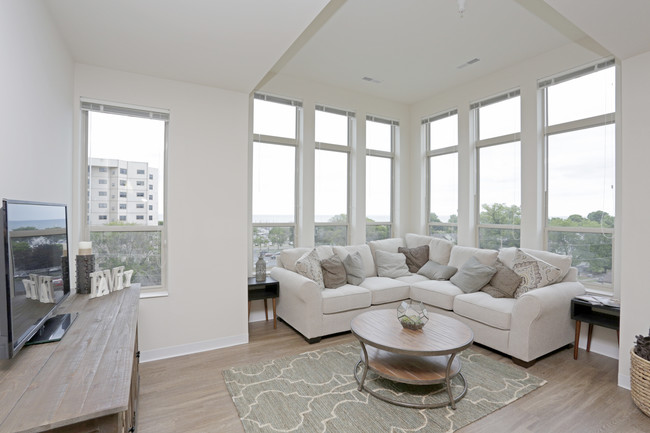 5th Avenue Lofts in Kenosha, WI - Building Photo - Interior Photo