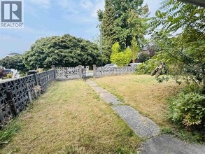 3470 Dundas St in Vancouver, BC - Building Photo - Building Photo