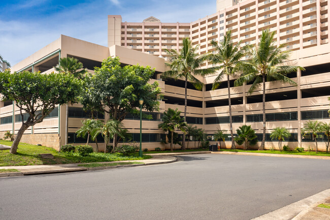 Country Club Village 4 in Honolulu, HI - Foto de edificio - Building Photo