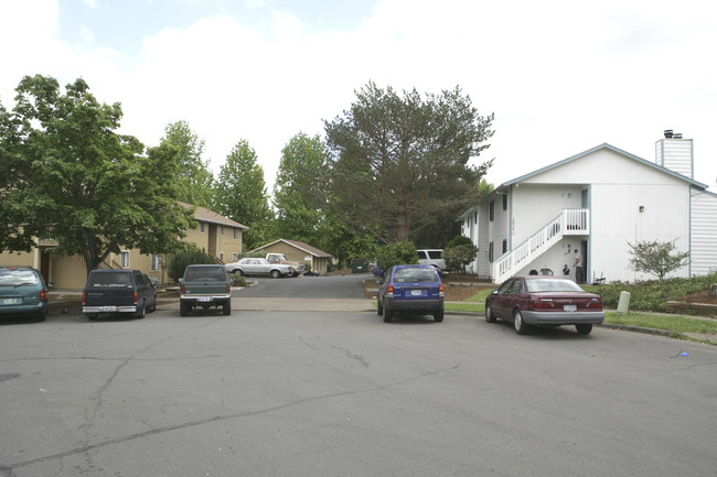 12130 SW Gingham Ln in Beaverton, OR - Building Photo - Building Photo