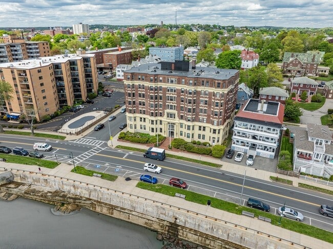 285 Lynn Shore Dr in Lynn, MA - Building Photo - Building Photo