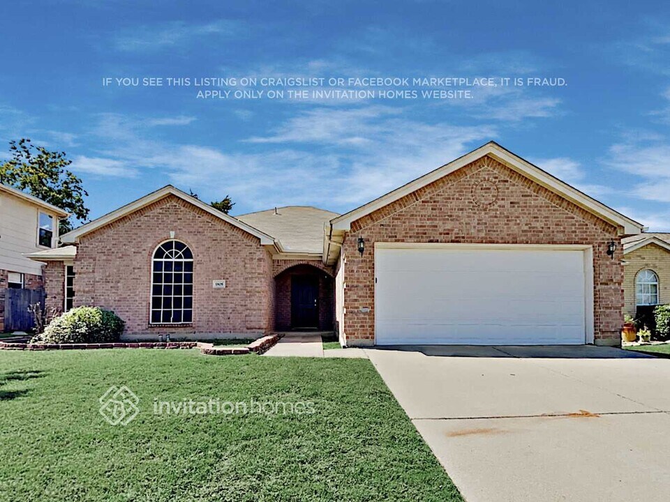 1805 Rybovich Ln in Mansfield, TX - Building Photo