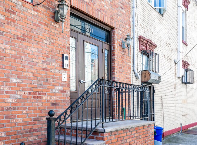 261 2nd St in Hoboken, NJ - Foto de edificio - Building Photo