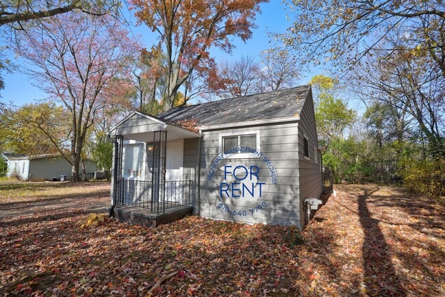 2429 Lincoln Manor Dr in Flint, MI - Building Photo - Building Photo