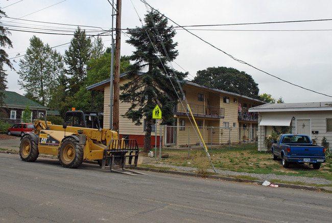 Sun Crest Apartments in Salem, OR - Building Photo - Building Photo