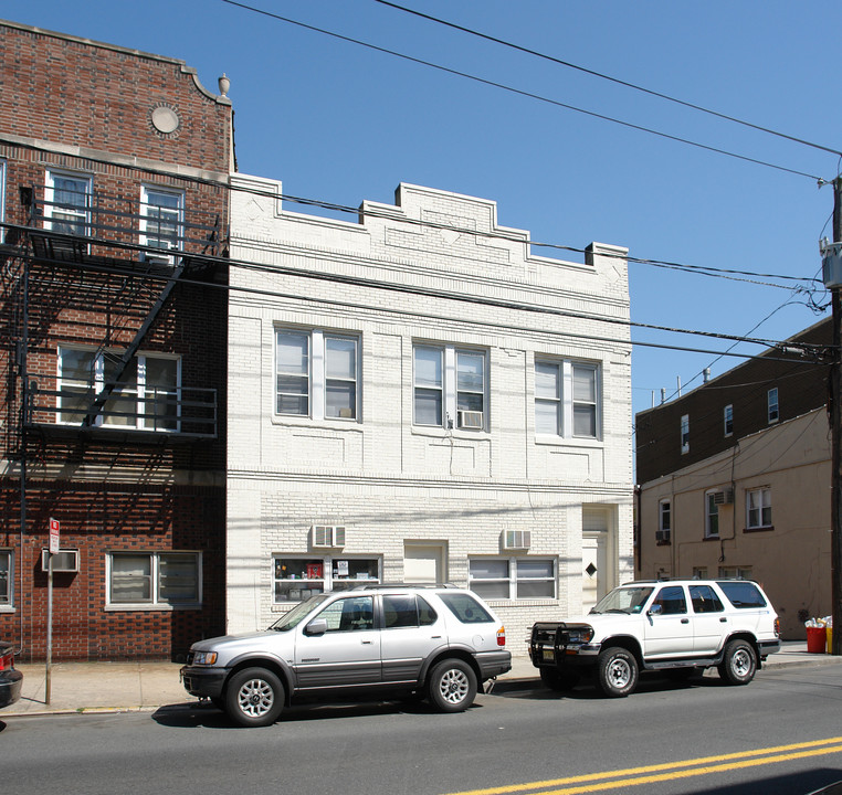 342 Palisade Ave in Cliffside Park, NJ - Building Photo