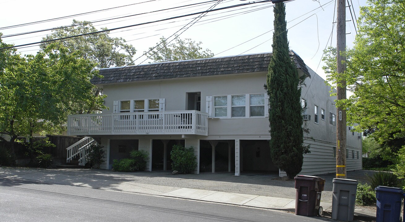 1587 2nd Ave in Walnut Creek, CA - Foto de edificio