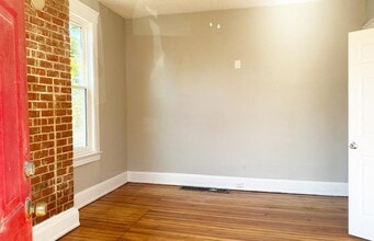 2823 Glendora Ave in Cincinnati, OH - Building Photo - Building Photo