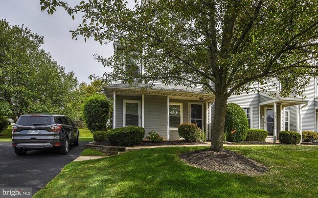 11 Eaton Ct in Newtown, PA - Building Photo - Building Photo