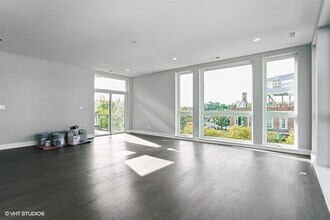 3620 W Irving Park Rd, Unit 2R in Chicago, IL - Foto de edificio - Building Photo