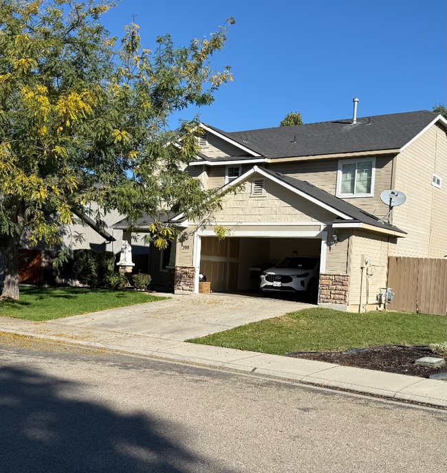 property at 398 Cassidy Dr E