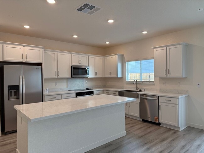 8105 Trapper Rnch Rd in Roseville, CA - Building Photo - Building Photo