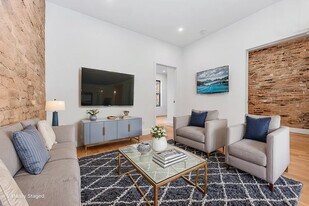 28 Bedford St in New York, NY - Building Photo