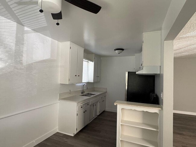 6434 Shirley Ave in Reseda, CA - Building Photo - Interior Photo