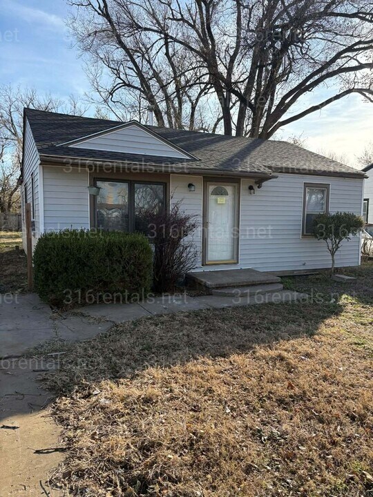 1822 N Kansas Ave in Wichita, KS - Building Photo