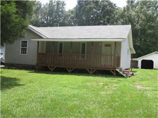 2404 Hillwood Dr E in Mobile, AL - Building Photo