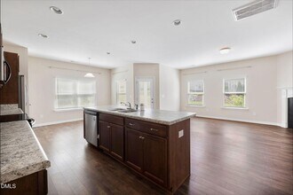 6806 Shane Dr in Raleigh, NC - Foto de edificio - Building Photo