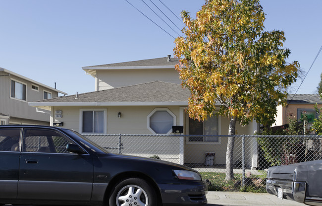 1663 Thrush St in San Leandro, CA - Building Photo - Building Photo