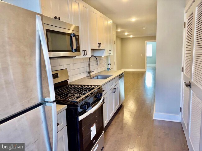 5334 Cedar Ave in Philadelphia, PA - Building Photo - Building Photo