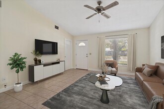 6353 SE Vista Ave in Stuart, FL - Building Photo - Building Photo