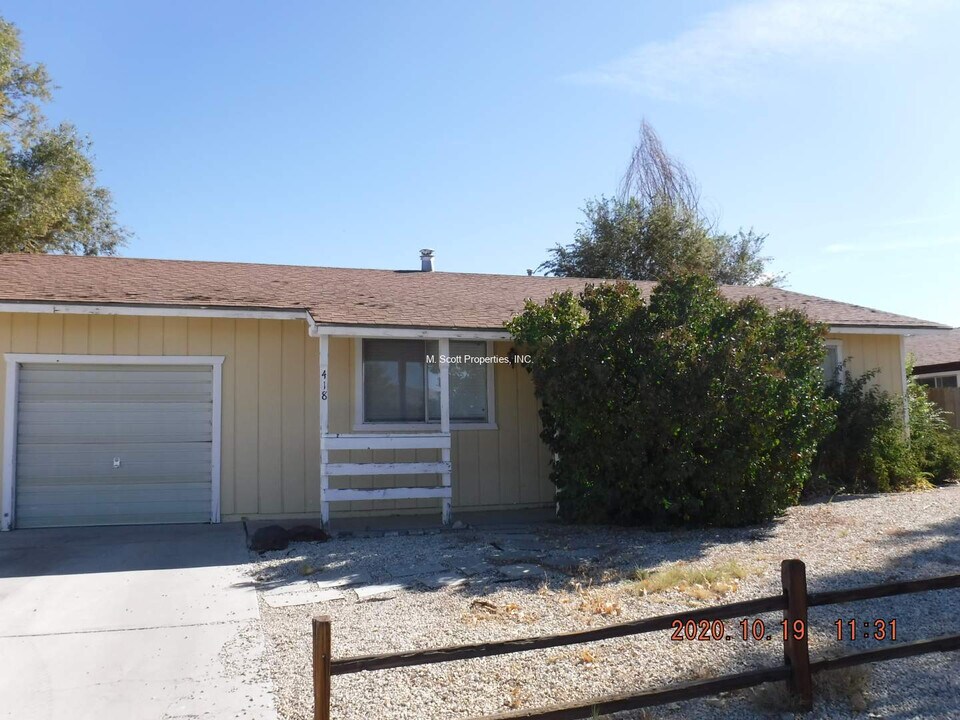 418 Charlotte Ave in Yerington, NV - Building Photo