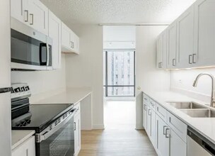 240 E Wacker Dr in Chicago, IL - Foto de edificio - Building Photo