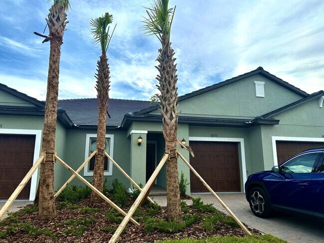 10753 Gable Dig Lp in San Antonio, FL - Building Photo - Building Photo